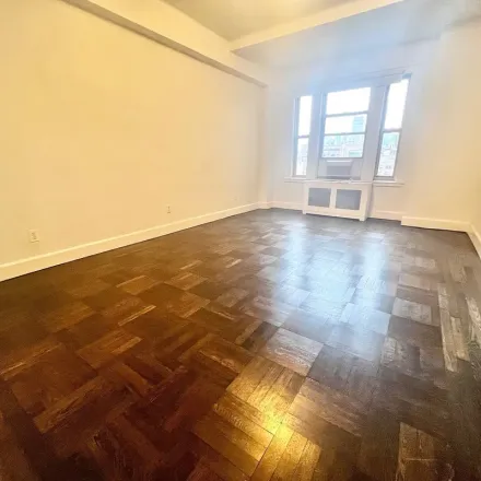 Image 3 - 11 5th Avenue, New York, NY 10003, USA - Apartment for rent