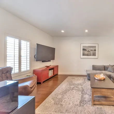 Image 3 - 640 North Sweetzer Avenue, Los Angeles, CA 90048, USA - Townhouse for sale