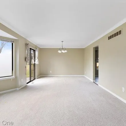 Image 4 - 2028 Cumberland Road, Rochester Hills, MI 48307, USA - Apartment for rent