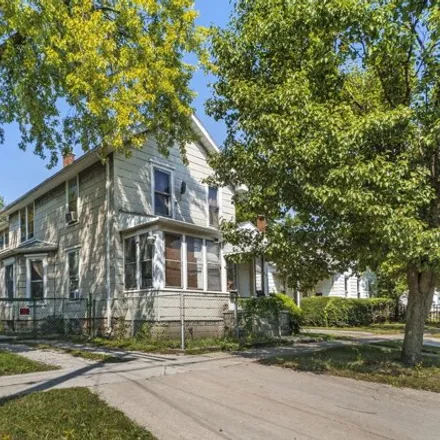 Image 1 - 215 Parks Avenue, Joliet, IL 60432, USA - House for sale