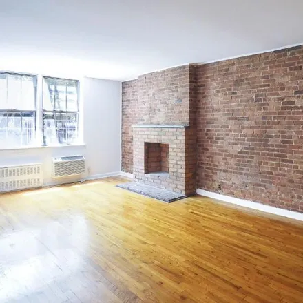 Rent this 1 bed apartment on 530 East 89th Street in New York, NY 10128