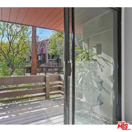 Image 3 - 21930 Marylee Street, Los Angeles, CA 91367, USA - Townhouse for rent