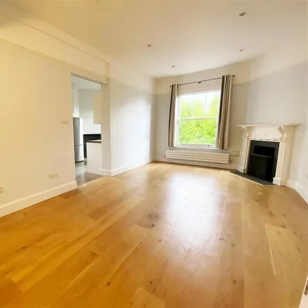 Image 4 - Sheengate Mansions, Upper Richmond Road West, London, SW14 8QS, United Kingdom - Apartment for rent