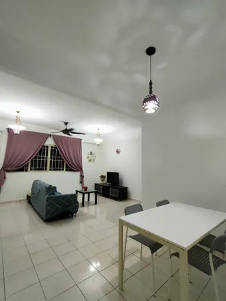 Rent this 3 bed apartment on Jalan 21/38A in Taman Sri Sinar, 52000 Kuala Lumpur