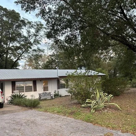 Image 2 - 585 Lincoln Avenue, DeFuniak Springs, FL 32435, USA - House for sale