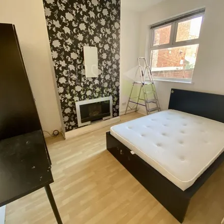 Rent this 5 bed apartment on Avon Street in Leicester, LE2 1BB