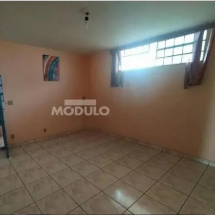 Rent this 6 bed house on Avenida Professor José Inácio de Souza in Umuarama, Uberlândia - MG