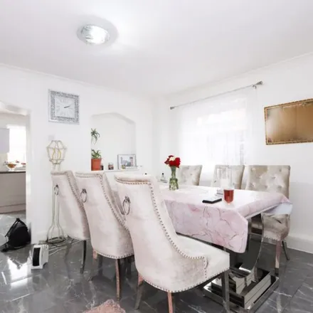 Rent this 3 bed apartment on Canterbury Close in London, UB6 9DQ