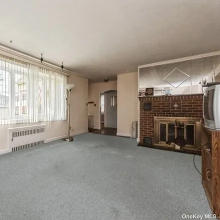 Image 5 - 47 Bedford Ave, New Hyde Park, New York, 11040 - House for sale