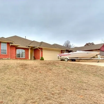 Image 2 - 11554 Berkshire Court, Midwest City, OK 73130, USA - House for sale