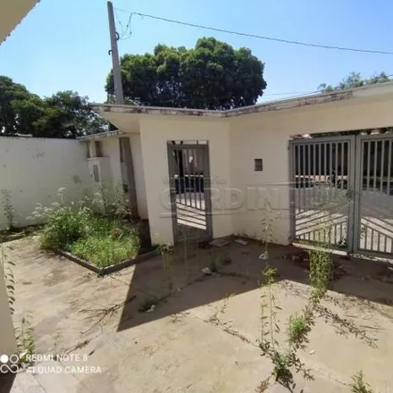 Buy this 3 bed house on Rua Professor Doutor Salomão Tabak in Jardim Selmi Dei I, Araraquara - SP