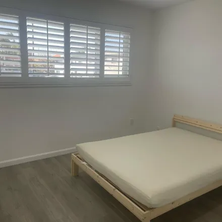 Image 4 - 7997 Canby Avenue, Los Angeles, CA 91335, USA - Room for rent