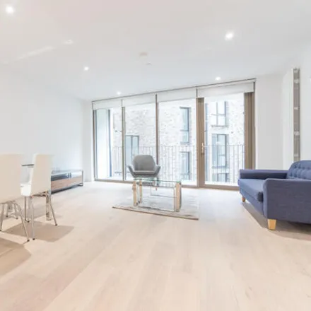 Image 2 - 7 Admiralty Avenue, London, E16 2PL, United Kingdom - Room for rent