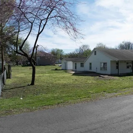 Image 3 - 987 West 11th Street, Sedalia, MO 65301, USA - House for sale