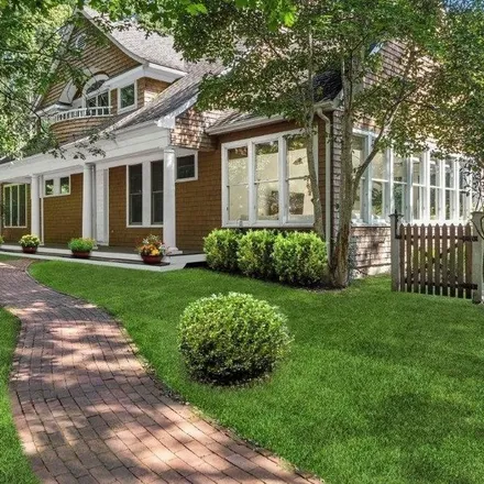 Rent this 4 bed apartment on 1 Stone Wall Court in Northwest Harbor, East Hampton