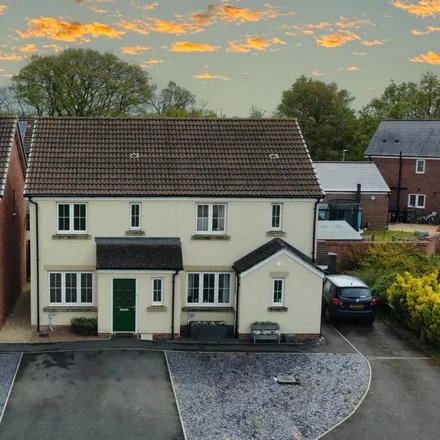 Rent this 3 bed duplex on 114 Hardys Road in Monkton Heathfield, TA2 8FD