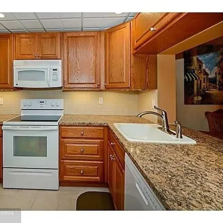 Image 5 - 3355 Southeast 15th Street, Lauderdale-by-the-Sea, Broward County, FL 33062, USA - Condo for sale