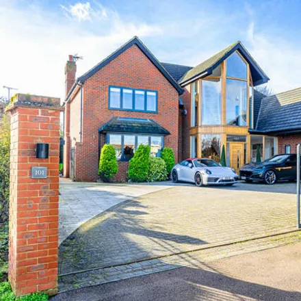 Buy this 5 bed house on Folly Lane in Hockley, SS5 4SR