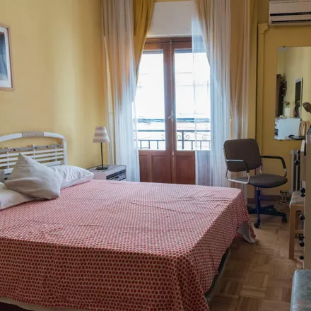 Rent this 4 bed room on Madrid in Rastro Market, Calle Ribera de Curtidores