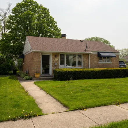 Buy this 2 bed house on 2631 Maple Street in Des Plaines, IL 60018
