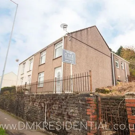 Rent this 3 bed townhouse on Swansea Road in Waunarlwydd, SA5 4SD