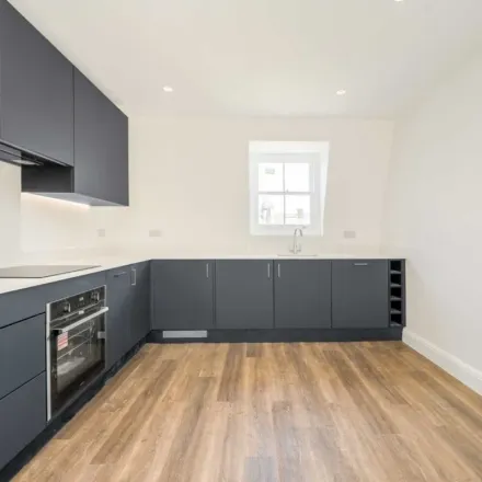 Image 4 - Bramber Road, London, W14 9QT, United Kingdom - Apartment for rent