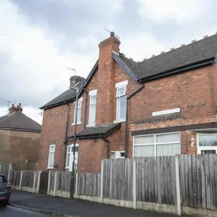 Buy this 3 bed townhouse on Chesterfield Avenue in Chesterfield, S43 2DD