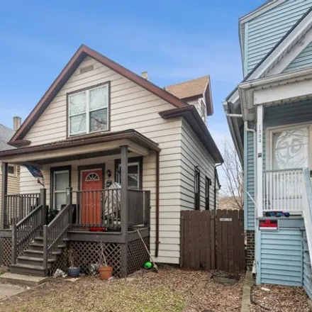 Buy this 2 bed house on 1834 West Birchwood Avenue in Chicago, IL 60645