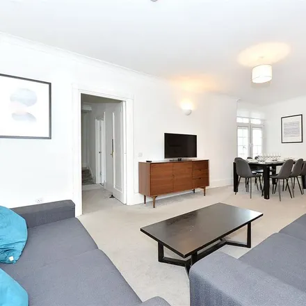 Rent this 5 bed apartment on Overfinch in 151 Park Road, London