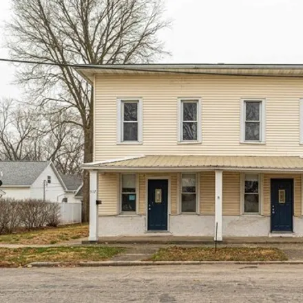 Buy this studio house on 501 South Maple Street in Lincoln, IL 62656
