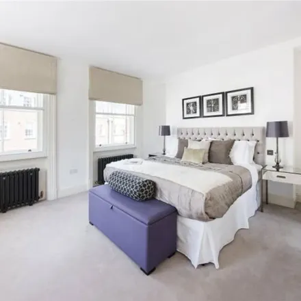 Rent this 3 bed apartment on 10 Bloomfield Terrace in London, SW1W 8PQ