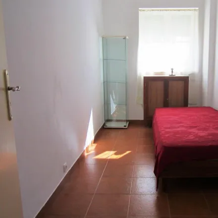 Rent this 3 bed room on Av Dr José Pontes Fte 5 in Avenida Doutor José Pontes, 2720-228 Amadora
