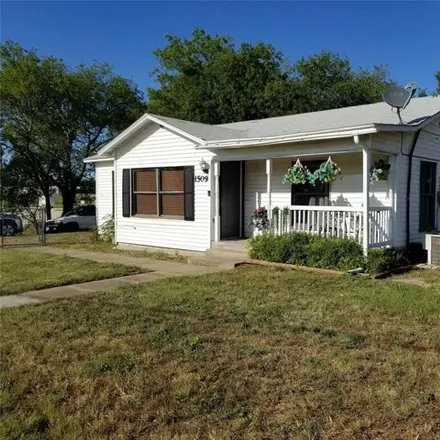 Image 8 - 1509 S Main St, Cleburne, Texas, 76033 - House for sale
