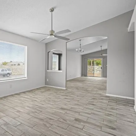 Image 3 - 399 Jim Knowles Place, Horizon City, TX 79928, USA - House for sale