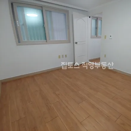 Rent this studio apartment on 서울특별시 관악구 신림동 1508-3