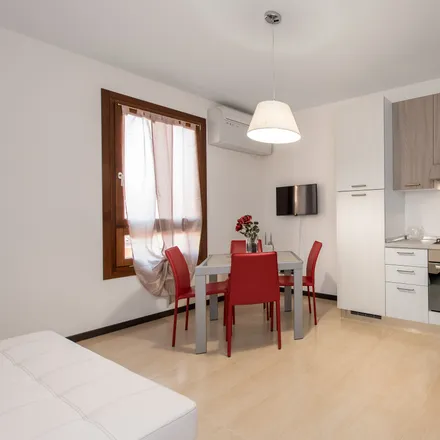 Image 3 - Via Angelo Scarsellini, 21, 37123 Verona VR, Italy - Apartment for rent
