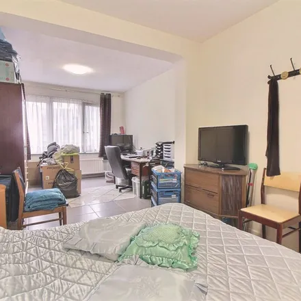 Rent this 1 bed apartment on Square du Centenaire - Eeuwfeestsquare 40 in 1083 Ganshoren, Belgium