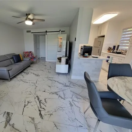 Buy this 1 bed condo on 72 Royal Oak Court in Florida Ridge, FL 32962