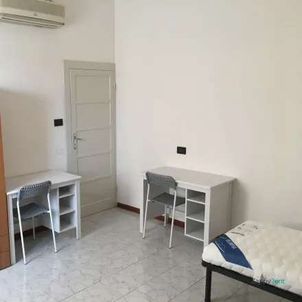 Image 4 - Via de' Carracci, 40122 Bologna BO, Italy - Room for rent