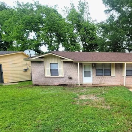 Buy this 3 bed house on 2699 Colonial Avenue in Pine Bluff, AR 71601