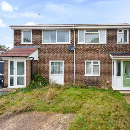 Buy this 3 bed townhouse on Daisy Court in Chelmsford, CM1 6QU