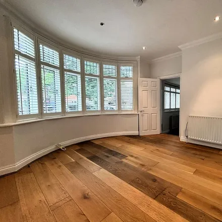 Image 3 - Cole Park Gardens, London, TW1 1JB, United Kingdom - Apartment for rent