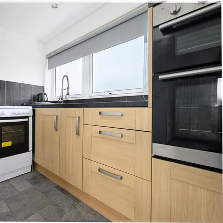 Image 6 - Westray Avenue, Port Glasgow, PA14 6AU, United Kingdom - Apartment for rent