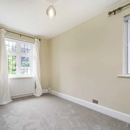Rent this 5 bed apartment on 2 Queens Crescent in London, TW10 6HG