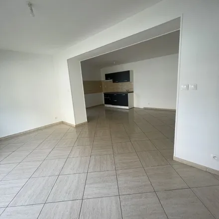 Rent this 4 bed apartment on 51 Rue Jean Jaurès in 76500 Elbeuf, France