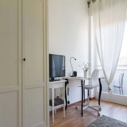 Rent this 5 bed room on Via Cristoforo Gluck in 35, 20125 Milan MI