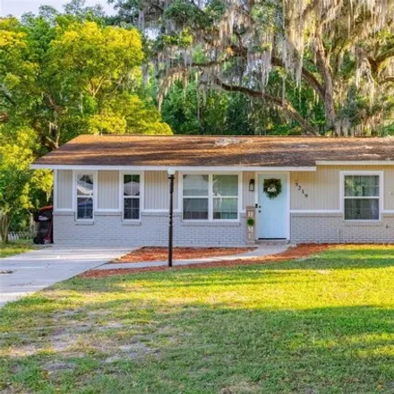 Buy this 4 bed house on 5227 Southeast 113th Street in Belleview, FL 34420