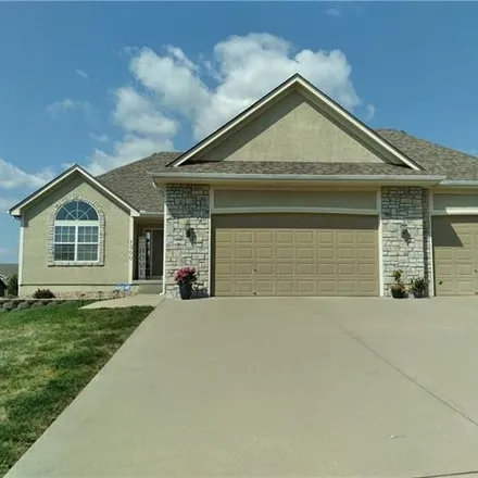 Image 2 - 1300 Belinder Drive, Raymore, MO 64083, USA - House for sale