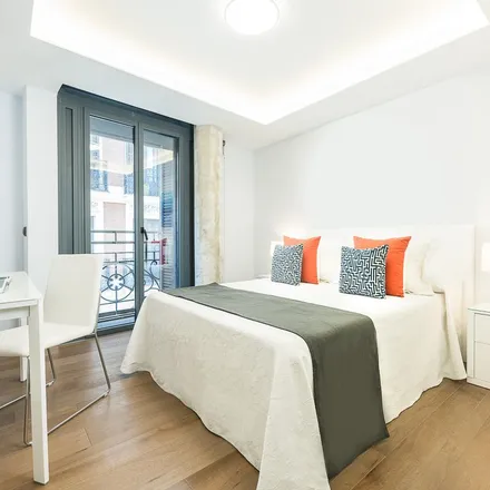 Rent this 3 bed apartment on El Museo del Tarot in Calle de San Alberto, 1