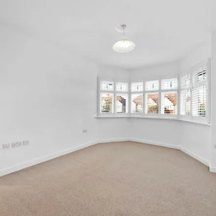 Image 1 - Sandy Way, Walton-on-Thames, KT12 1BL, United Kingdom - Duplex for rent